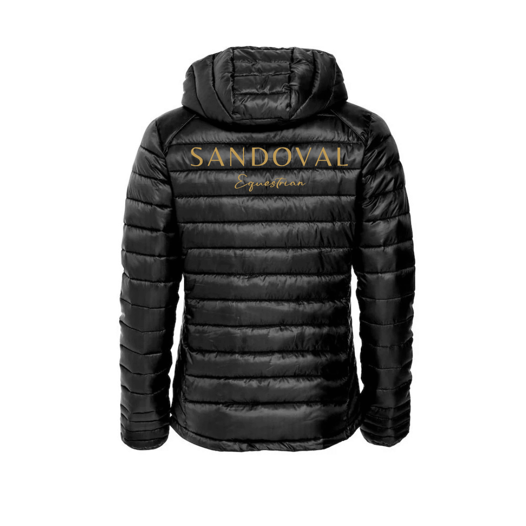 Chaqueta acolchada mujer, negra
Moda ecuestre mujer
Ropa de equitación elegante
Chaqueta ecuestre acolchada
Chaqueta Sandoval Equestrian,Chaqueta para montar a caballo mujer
Ropa ecuestre de lujo
Chaqueta térmica equitación mujer
Chaqueta acolchada impermeable ecuestre
Estilo ecuestre para mujer