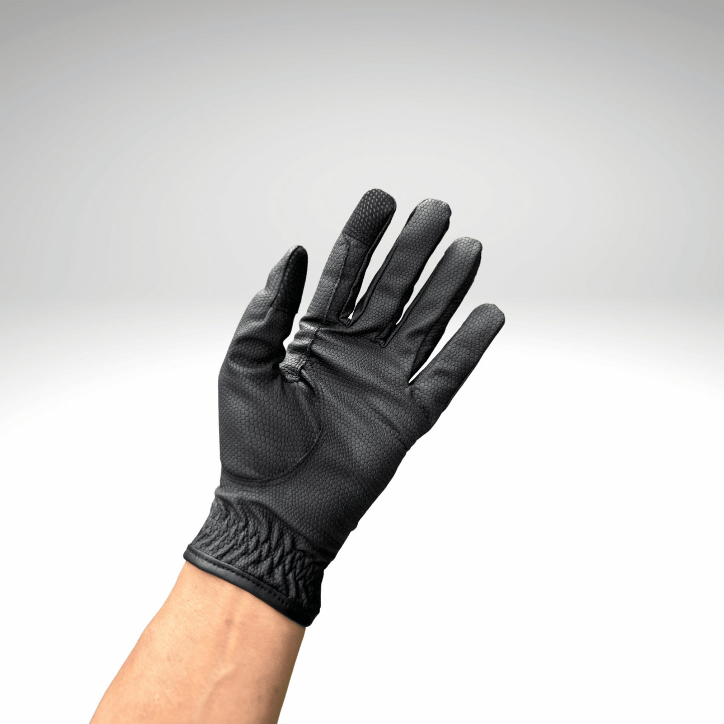 guantes de montar negros
black riding gloves
elegante Reithandschuhe
breathable horse riding gloves
guantes táctiles equitación
premium equestrian gloves
Reithandschuhe für das ganze Jahr
guantes técnicos para jinetes
stylish riding gloves
Reithandschuhe mit Logo
horse riding gloves with grip
guantes ecuestres ligeros
high-quality equestrian accessories
schwarze Reithandschuhe mit Klettverschluss
guantes de equitación transpirables
touchscreen compatible riding gloves
flexible Reithandschuhe
accesorios