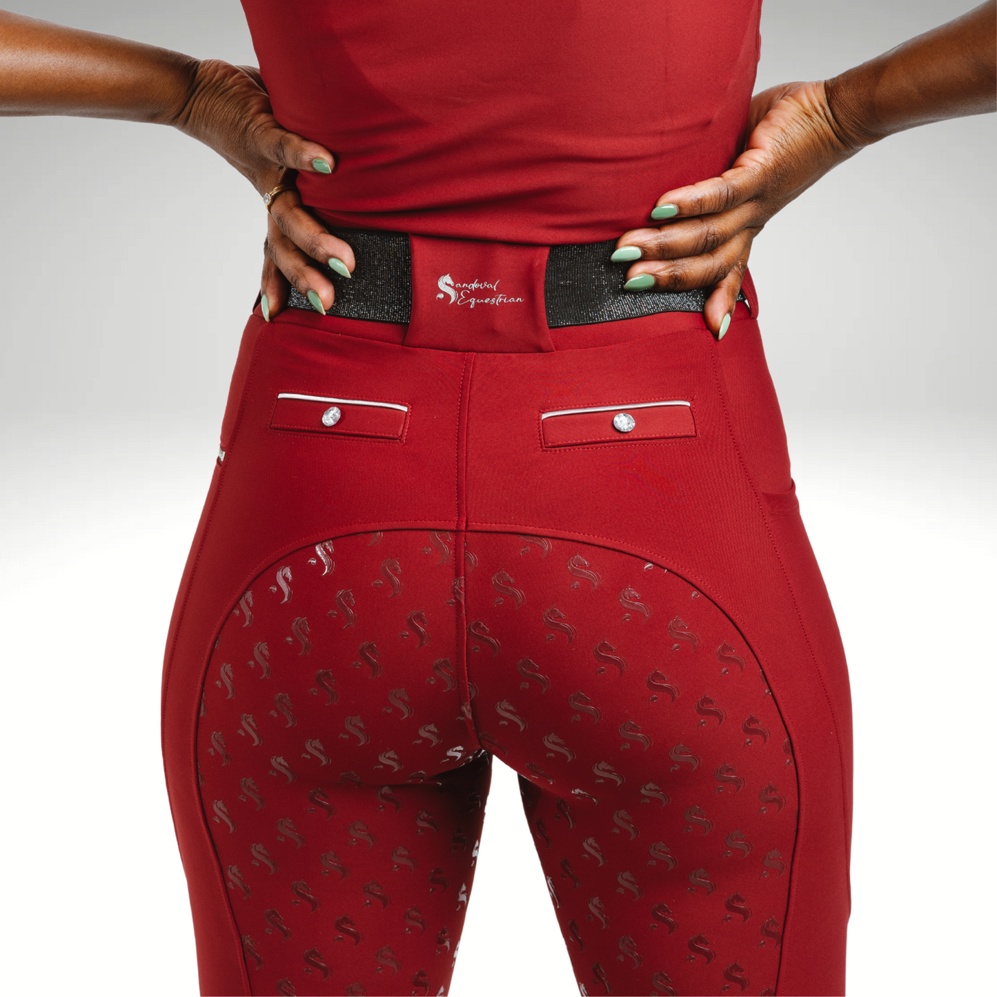 Reitleggings Damen Cherry Silver
Sandoval Equestrian Reitleggings kaufen
elegante Reitleggings Damen
atmungsaktive Reitleggings Training
Reitmode Luxusmarke Damen
Cherry Silver equestrian leggings women
Sandoval Equestrian riding tights
luxury equestrian leggings breathable
premium riding wear Cherry Silver
elegant equestrian leggings women
leggings ecuestres mujer Cherry Silver
mallas de equitación Sandoval Equestrian
leggings transpirables montar a caballo
moda ecuestre de lujo Cherry Silver
leggings