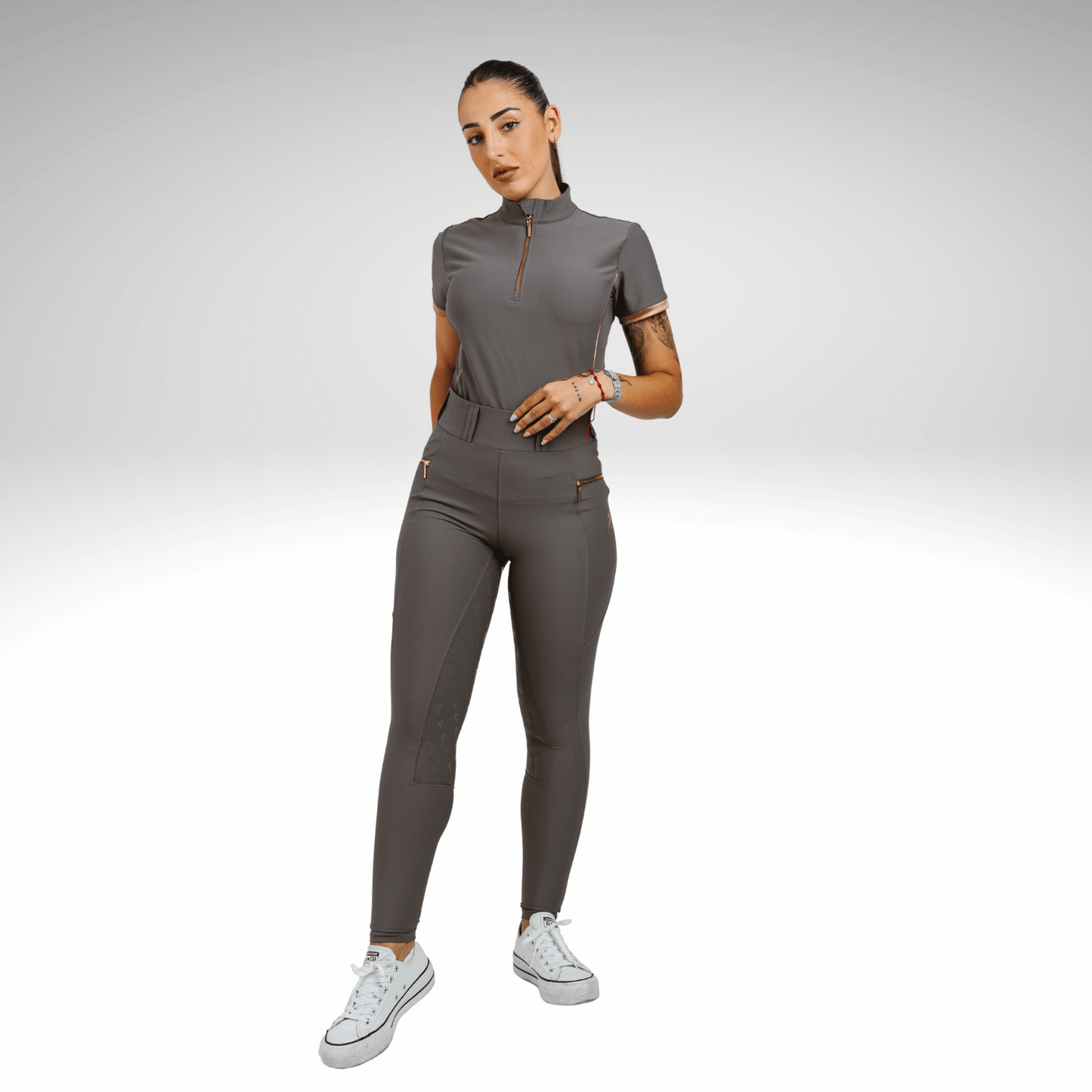 Reitleggings Damen Grey Rosé
Sandoval Equestrian Reithose kaufen
Reitleggings mit Vollbesatz Damen
bequeme Reitleggings atmungsaktiv
elegante Reitmode Grey Rosé
Grey Rosé equestrian leggings women
Sandoval Equestrian riding tights
luxury equestrian leggings for women
breathable riding leggings Grey Rosé
premium equestrian wear Sandoval
leggings ecuestres mujer Grey Rosé
ropa hípica Sandoval Equestrian
mallas de equitación transpirables mujer
leggings montar a caballo de lujo
moda ecuestre elegante España
