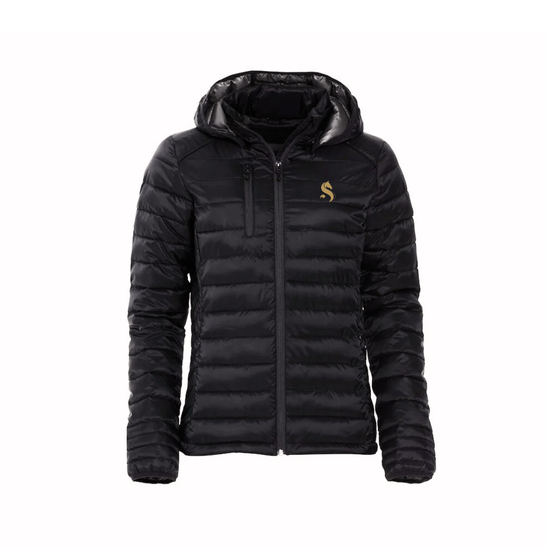 Chaqueta acolchada mujer, negra
Moda ecuestre mujer
Ropa de equitación elegante
Chaqueta ecuestre acolchada
Chaqueta Sandoval Equestrian,Chaqueta para montar a caballo mujer
Ropa ecuestre de lujo
Chaqueta térmica equitación mujer
Chaqueta acolchada impermeable ecuestre
Estilo ecuestre para mujer