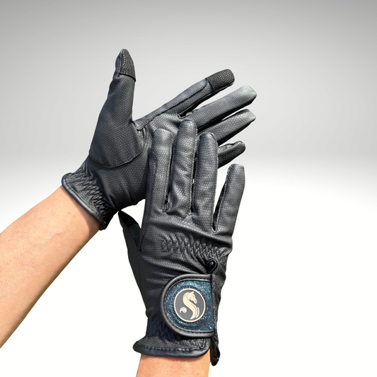guantes de montar negro azul
black navy blue riding gloves
Reithandschuhe breathable horse riding gloves
guantes táctiles equitación
premium equestrian gloves
Reithandschuhe ganze Jahr
guantes técnicos para jinetes
stylish riding gloves
Reithandschuhe mit Logo
horse riding gloves with grip
guantes ecuestres ligeros
high-quality equestrian accessories
schwarze Reithandschuhe mit Klettverschluss
guantes de equitación transpirables
touchscreen compatible riding gloves
flexible Reithandschuhe
accesorios 