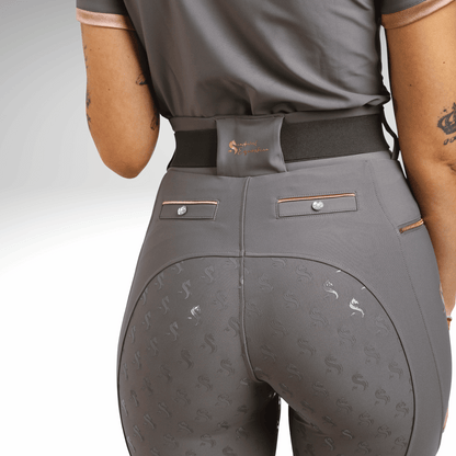 Reitleggings Damen Grey Rosé
Sandoval Equestrian Reithose kaufen
Reitleggings mit Vollbesatz Damen
bequeme Reitleggings atmungsaktiv
elegante Reitmode Grey Rosé

Grey Rosé equestrian leggings women
Sandoval Equestrian riding tights
luxury equestrian leggings for women
breathable riding leggings Grey Rosé
premium equestrian wear Sandoval


leggings ecuestres mujer Grey Rosé
ropa hípica Sandoval Equestrian
mallas de equitación transpirables mujer
leggings montar a caballo de lujo
moda ecuestre elegante España