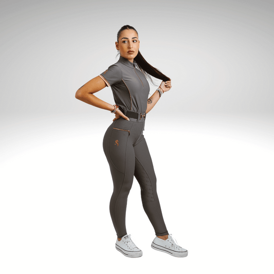 Reitleggings Damen Grey Rosé
Sandoval Equestrian Reithose kaufen
Reitleggings mit Vollbesatz Damen
bequeme Reitleggings atmungsaktiv
elegante Reitmode Grey Rosé

Grey Rosé equestrian leggings women
Sandoval Equestrian riding tights
luxury equestrian leggings for women
breathable riding leggings Grey Rosé
premium equestrian wear Sandoval


leggings ecuestres mujer Grey Rosé
ropa hípica Sandoval Equestrian
mallas de equitación transpirables mujer
leggings montar a caballo de lujo
moda ecuestre elegante España