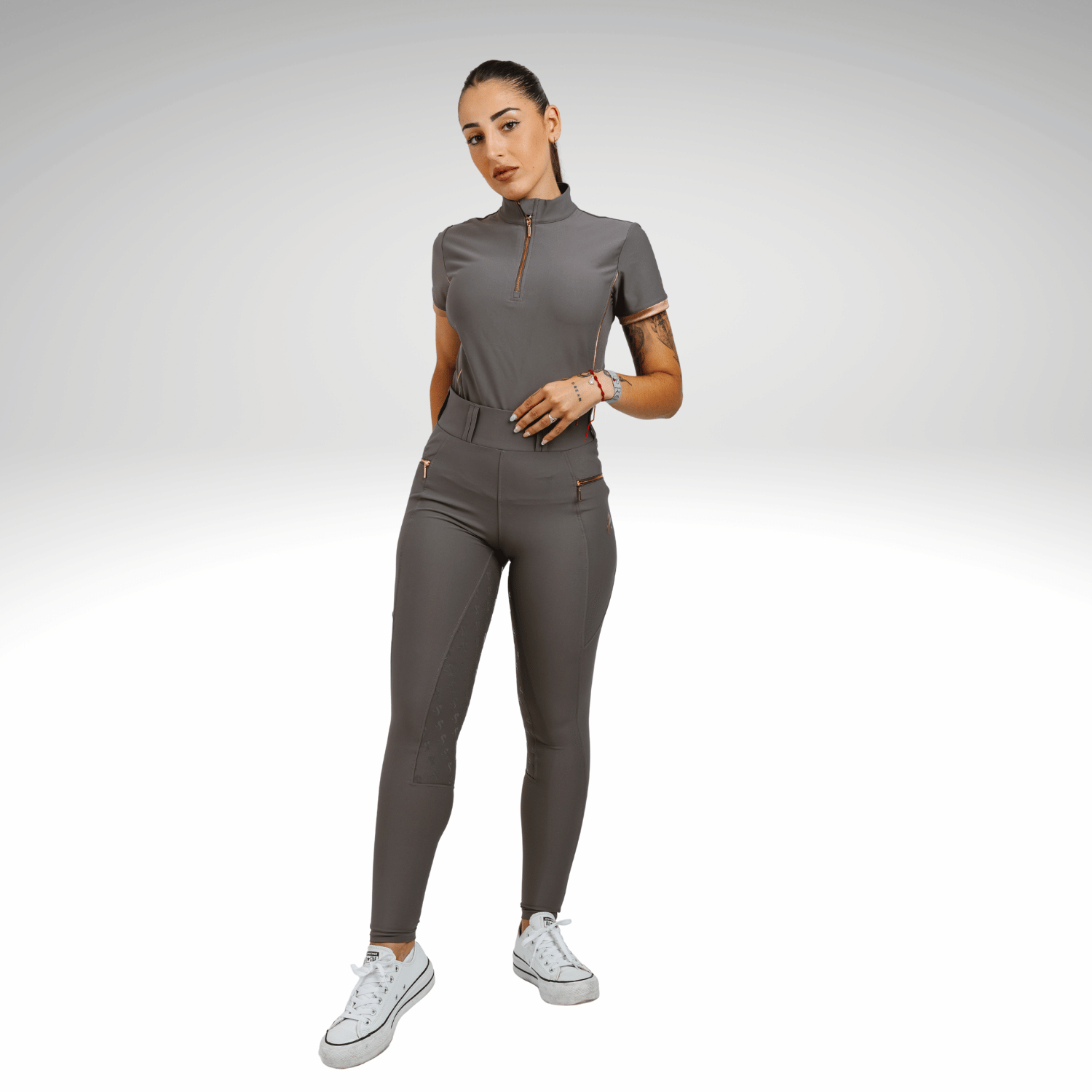 Reitleggings Damen Grey Rosé
Sandoval Equestrian Reithose kaufen
Reitleggings mit Vollbesatz Damen
bequeme Reitleggings atmungsaktiv
elegante Reitmode Grey Rosé

Grey Rosé equestrian leggings women
Sandoval Equestrian riding tights
luxury equestrian leggings for women
breathable riding leggings Grey Rosé
premium equestrian wear Sandoval


leggings ecuestres mujer Grey Rosé
ropa hípica Sandoval Equestrian
mallas de equitación transpirables mujer
leggings montar a caballo de lujo
moda ecuestre elegante España